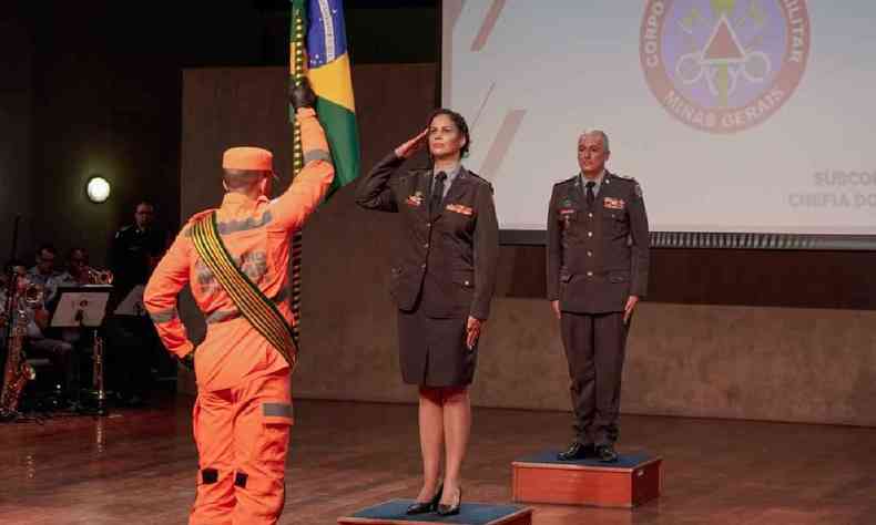 Coronel Daniela Lopes em cerimnia do CBMMG