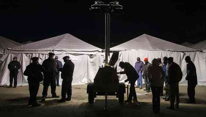 Tenda montada na regio do Queens, onde o local original de votao foi danificado pelo furaco Sandy(foto: REUTERS/Lucas Jackson )