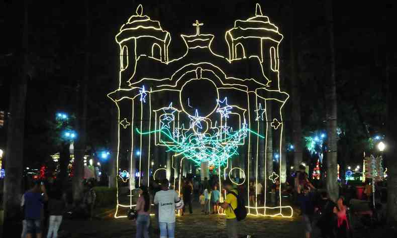 Silhueta em led da Igreja de So Francisco de Assis na Praa da Liberdade