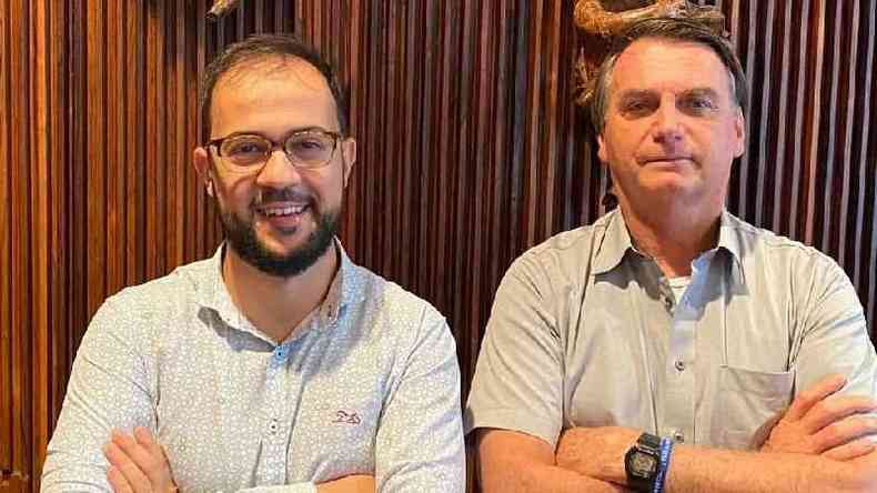 Servidor Luis Ricardo Miranda chegou a tirar foto com Bolsonaro em encontro que disse ter informado presidente sobre irregularidades na compra da Covaxin(foto: Reproduo)