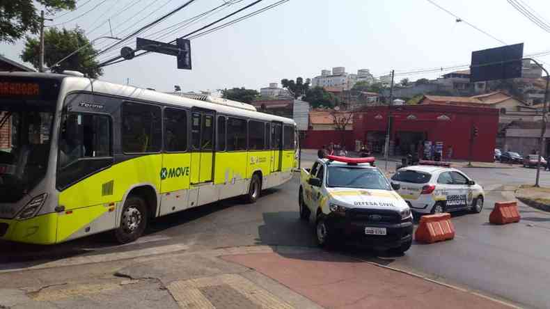 A ao teve o objetivo de treinar os rgos que integram o Sistema Municipal de Defesa Civil e tambm alertar a populao(foto: Edsio Ferreira/EM/DA PRESS)