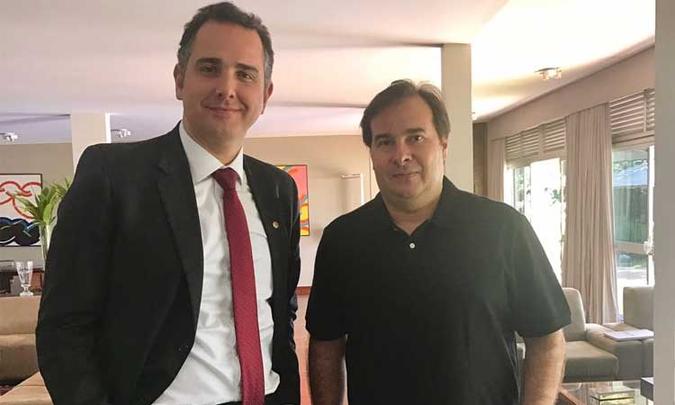Deputado Rodrigo Pacheco (E) com o presidente da Câmara, deputado Rodrigo Maia(foto: Divulgação) Deputado Rodrigo Pacheco (E) com o presidente da Câmara, deputado Rodrigo Maia(foto: Divulgação)