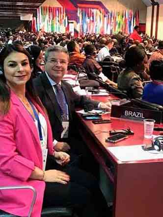 O senador Antonio Anastasia e a deputada federal Mariana Carvalho na Assembleia Geral da Unio Interparlamentar Mundial, em Belgrado, na Srvia(foto: Unio Parlamentar/Divulgao)