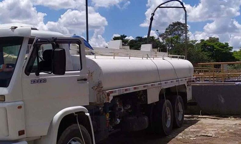 Caso o serviço não seja normalizado, a Copasa deverá garantir o abastecimento com caminhão-pipa(foto: Divulgação/Prefeitura de Divinópolis) Caminhão-pipa