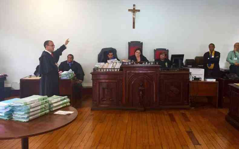 Advogado de Geraldo Toledo durante julgamento nesta quinta-feira(foto: Raul Machado/TJMG)
