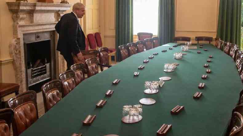 Boris Johnson no chamado Cabinet Room
