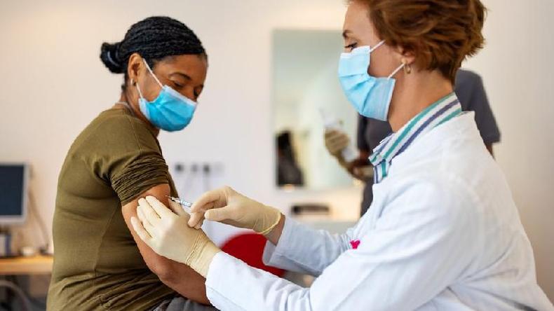 Estima-se que 70% a 80% das pessoas tero de ser vacinada para acabar com o surto(foto: Getty Images)