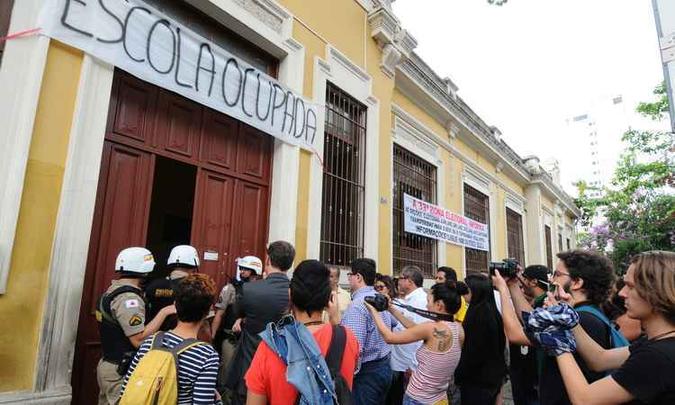 Ocupação de estudantes na Escola Estadual Olegario Maciel, no Centro de Belo Horizonte (foto: Euler Junior/EM/D.A Press 29/10/2016) Ocupação de estudantes na Escola Estadual Olegario Maciel, no Centro de Belo Horizonte (foto: Euler Junior/EM/D.A Press 29/10/2016)
