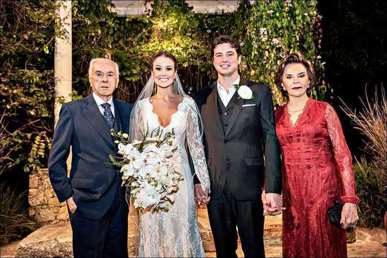Jos Salvador Silva, Anna e Bernardo Levindo Coelho e Norma Salvador no casamento em Tiradentes(foto: Alexandre e Cristina Lima Fotografia)