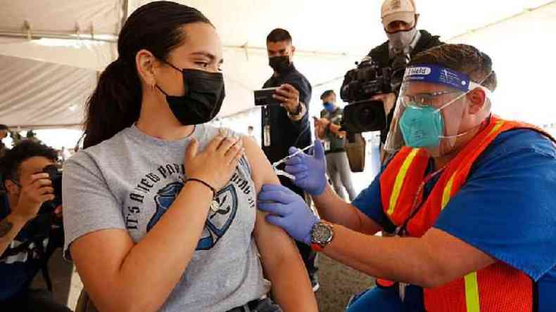 Trs vacinas contra o coronavrus esto sendo administradas nos EUA(foto: Getty Images)