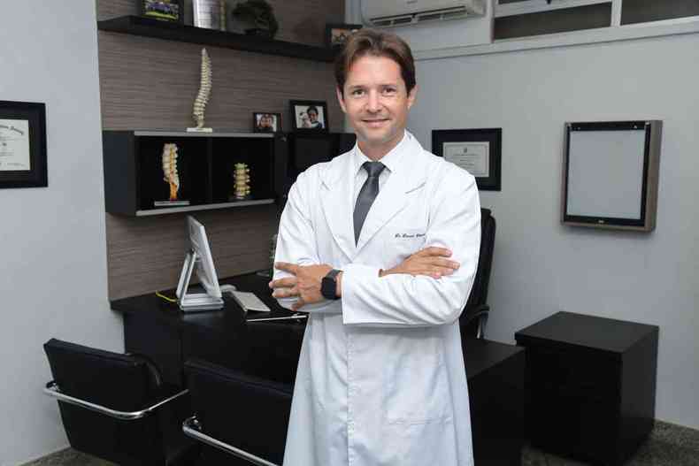 Daniel Oliveira, médico ortopedista especializado em coluna vertebral