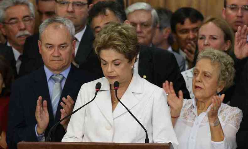 Quando se afastou do cargo, Dilma falou acompanhada de seus ex-ministros(foto: Lula Marques AGPT)