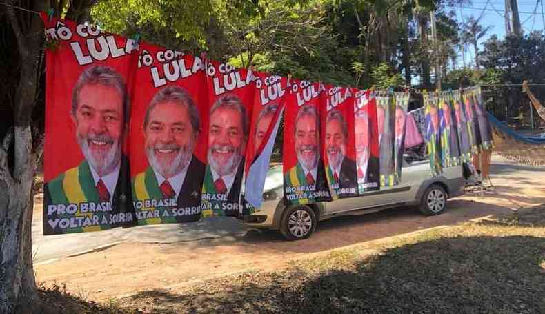 Bandeiras do ex-presidente Luiz Inácio Lula da Silva (PT)