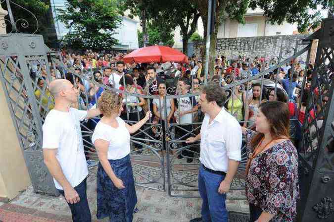 Representantes das instituies de ensino superior e do maior grupo de mdia de Minas Gerais abrem os portes para a seletiva que vai indicar os ganhadores de 50 bolsas(foto: Gladyston Rodrigues/EM/D.A Press)