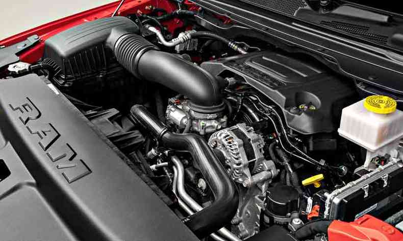 O poderoso motor Hemi V8 de 400cv garante bom desempenho(foto: Ram/Divulgao)