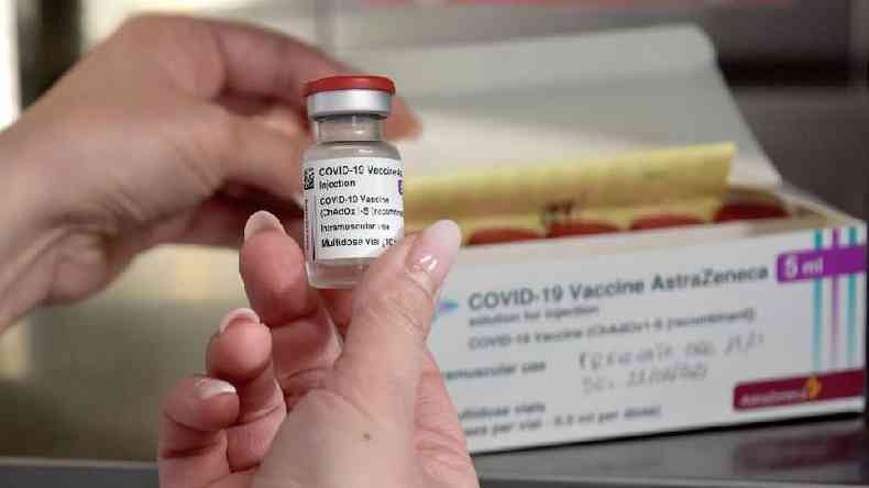 Algumas pessoas tm hesitado em tomar a vacina AstraZeneca, apesar dos riscos baixos(foto: Getty Images)