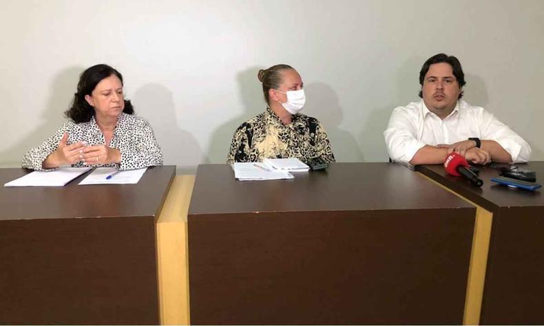 Coletiva  imprensa local de Arax contou com as presenas da promotora de Justia, Mara Lcia Silva, da secretria Municipal de Sade, Cristiane Gonalves e do procurador-geral do Municpio de Arax, Jonathan Renaud de Oliveira