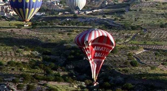 Queda do bal�o foi registrada por outros turistas que estavam no local(foto: ANADOLU / AFP)