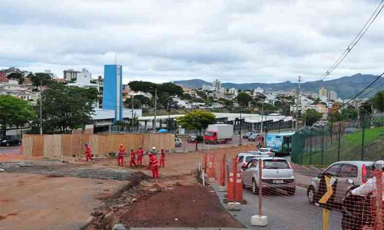 Trecho da obra entre os bairros Unio e Santa Ins: o novo trecho ter cinco quilmetros e faz parte de um projeto amplo(foto: Ramon Lisboa/EM/DA Press)