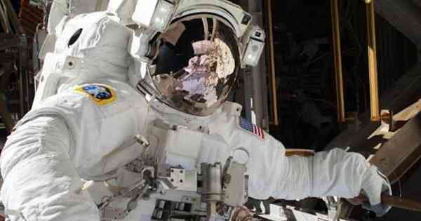 Mujer pierde BRL 160.000 por falsa astronauta que ‘regresó del espacio’