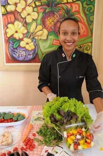 Letícia Namíbia abandonou emprego estável e cargo de confiança para abrir um delivery de saladas (foto: Cristina Horta/EM/D.A Press) Letícia Namíbia abandonou emprego estável e cargo de confiança para abrir um delivery de saladas (foto: Cristina Horta/EM/D.A Press)