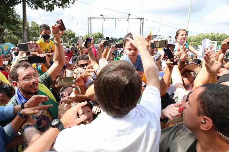 Durante o evento, Bolsonaro retirou a mscara, cujo uso  obrigatrio no estado(foto: Isac Nbrega/PR )