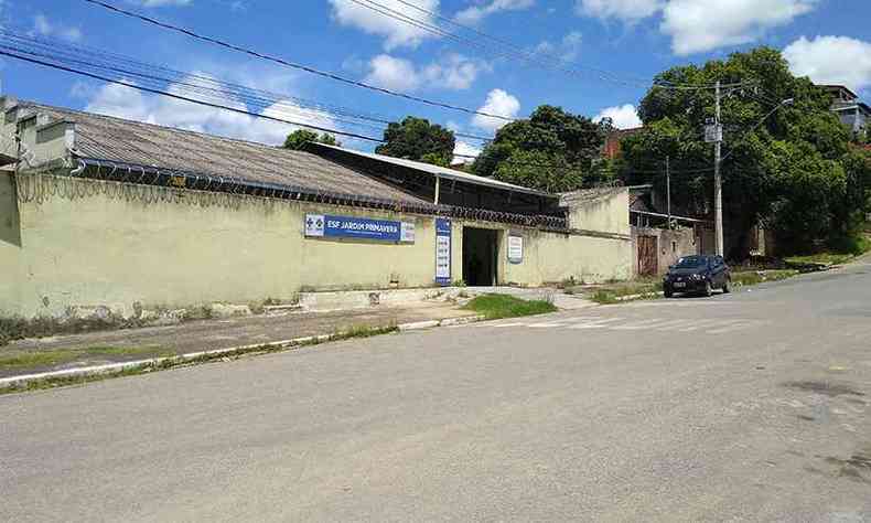 O novo posto de vacinao fica neste prdio, conhecido como 'antigo SESP da Vila Isa'. O local  espaoso e de fcil estacionamento(foto: Tim Filho/Especial para o EM)