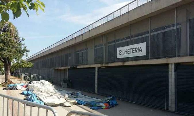 Estrutura inflável do brinquedo está em área isolada, em frente a bilheteria do estádio (foto: Paulo Filgueiras: EM/D.A Press) Estrutura inflável do brinquedo está em área isolada, em frente a bilheteria do estádio (foto: Paulo Filgueiras: EM/D.A Press)