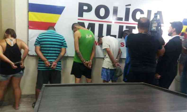 Cinco homens e uma mulher foram detidos no domingo(foto: Polcia Militar/Divulgao)