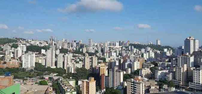 Vista dos bairros Luxemburgo e Santo Antnio, na Regio Centro-Sul de BH, na manh desta quarta-feira(foto: Edsio Ferreira/EM/D.A Press)