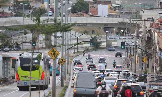 Avenida Antnio Carlos  uma das vias que integra o projeto de adensamento (foto: Alexandre Guzanshe/EM/D.A PRESS)
