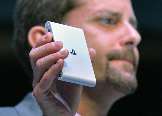Presidente e CEO da Sony Andrew House mostra o PlayStation Vita TV (foto: AFP PHOTO / KAZUHIRO NOGI ) Presidente e CEO da Sony Andrew House mostra o PlayStation Vita TV (foto: AFP PHOTO / KAZUHIRO NOGI )