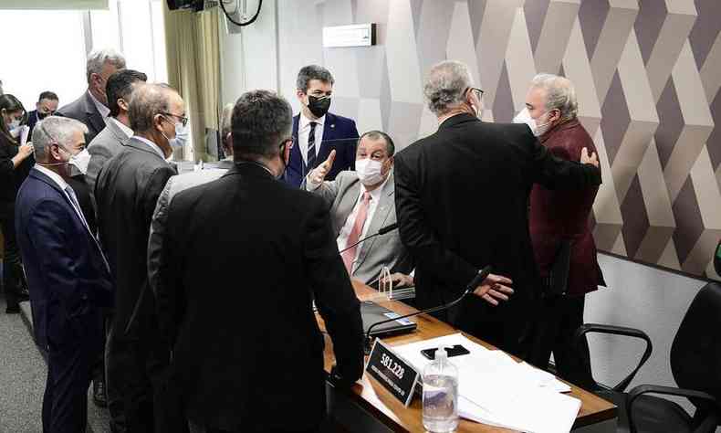CPI aprova requerimento para prisão coercitiva de Faria e apreensão de passaporte