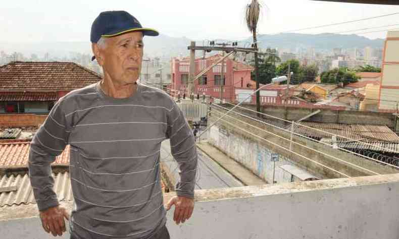 O aposentado Xisto de Mattos Costa, de 82 anos, mora no Lagoinha h 64 anos e guarda na memria lembranas de BH: 