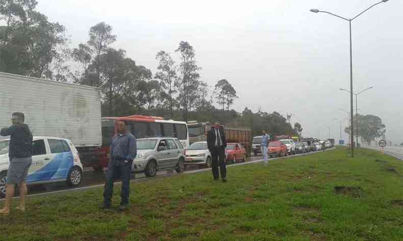 Congestionamento em Nova Lima chegou a 8 quilmetros nesta manh(foto: Beto Novaes/EM/DA Press)