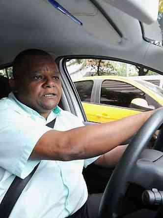 Taxista Jos Carlos Costa reclama da concorrncia: 
