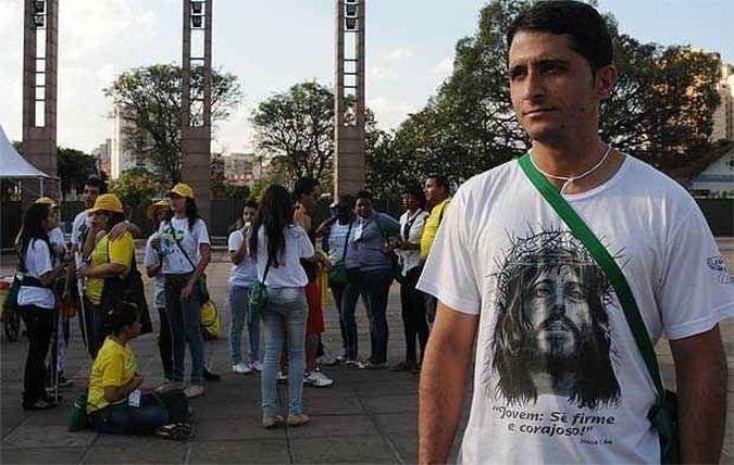 'Os jovens precisam de atenção, de aproximação. Muitas vezes, eles fazem um pedido de socorro ou de ajuda e não são ouvidos. As drogas podem ser um retrato disso', Ademir Mendes Borges, de 29 anos, estudante de filosofia(foto: Tulio Santos/EM/D.A Press) 'Os jovens precisam de atenção, de aproximação. Muitas vezes, eles fazem um pedido de socorro ou de ajuda e não são ouvidos. As drogas podem ser um retrato disso', Ademir Mendes Borges, de 29 anos, estudante de filosofia(foto: Tulio Santos/EM/D.A Press)