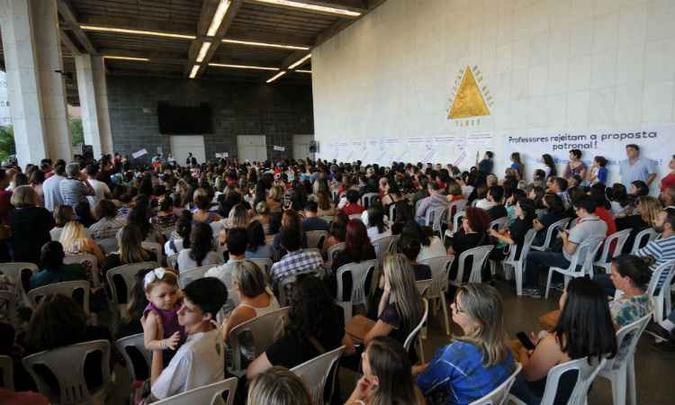 Nessa quinta-feira, professores decidiram manter a paralisação(foto: Leandro Couri/EM/D.A.Press) Nessa quinta-feira, professores decidiram manter a paralisação(foto: Leandro Couri/EM/D.A.Press)