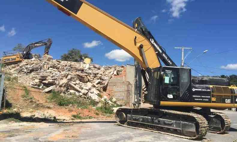 Aps demolio, Defesa Civil realiza a vistoria de 15 residncias do entorno da construo(foto: Edsio Ferreira/EM/D.A Press)