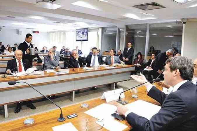 Proposta que prev maior rigor na anlise dos dados financeiros de parlamentares e magistrados, entre outras autoridades, est na pauta da Comisso de Assuntos Econmicos do Senado desta tera-feira(foto: Pedro Franca/Agncia Senado - 18/6/13)