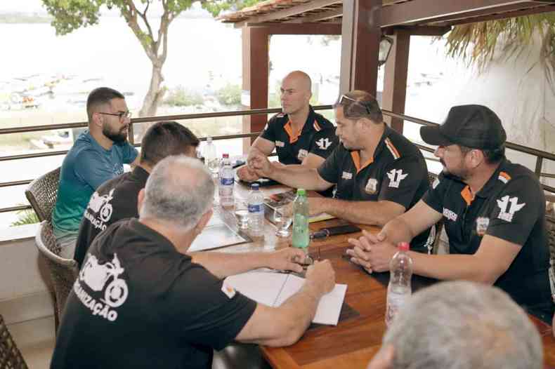 Encontro ontem reuniu diretoria do Moto Clube Esquadro MG e representantes da Prefeitura de Capitlio
