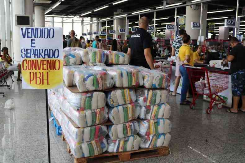 Ao todo, foram distribudas 60 mil toneladas de alimentos, segundo a PBH(foto: PBH/Divulgao)