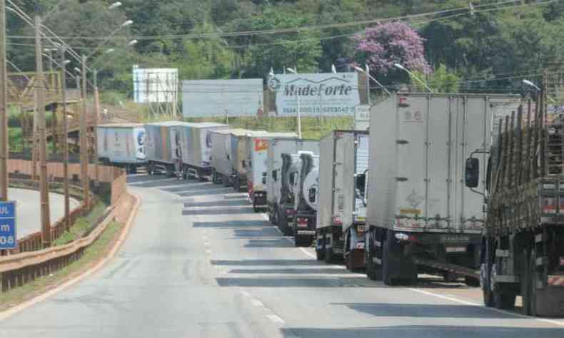 Paralisao dos caminhoneiros j dura h sete dias(foto: Beto Novaes/EM/D.A Press)