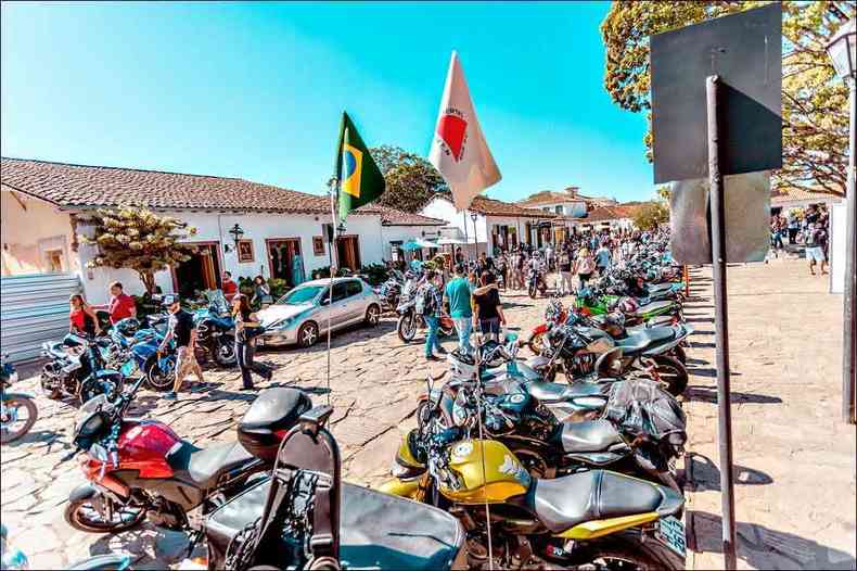 As motos ficaram concentradas na praa principal e nas ruas da antiga cidade, para apreciao dos visitantes(foto: Diivulgao)