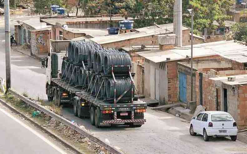 Trecho da BR-381 na sada de BH: moradores que vivem s margens da rodovia participaram ontem da primeira audincia de conciliao (foto: Beto Novaes/EM/D.A Press)