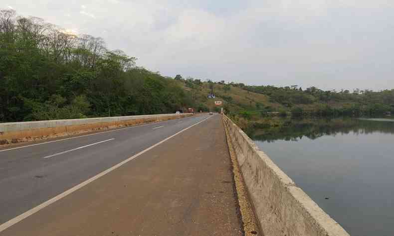 Ponte sobre o Rio Araguari, onde ocorreu o acidente