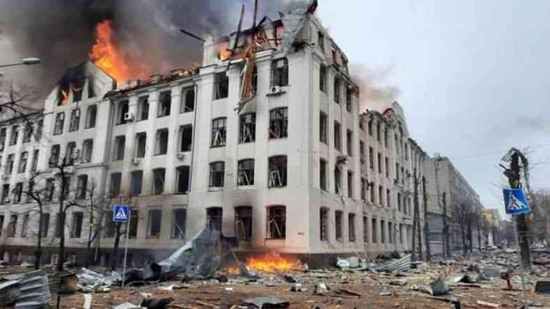 Prdio destrudo em Kharkiv