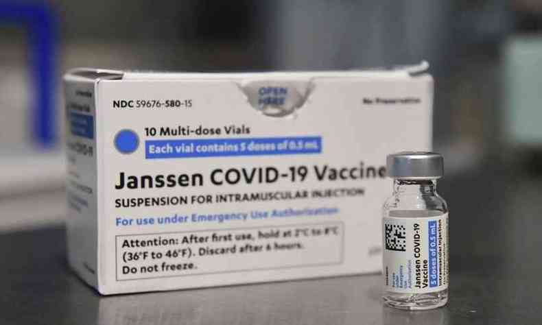 Agncia americana autorizou ampliao da vida til da vacina de trs para quatro meses e meio(foto: Frederic J. BROWN / AFP)