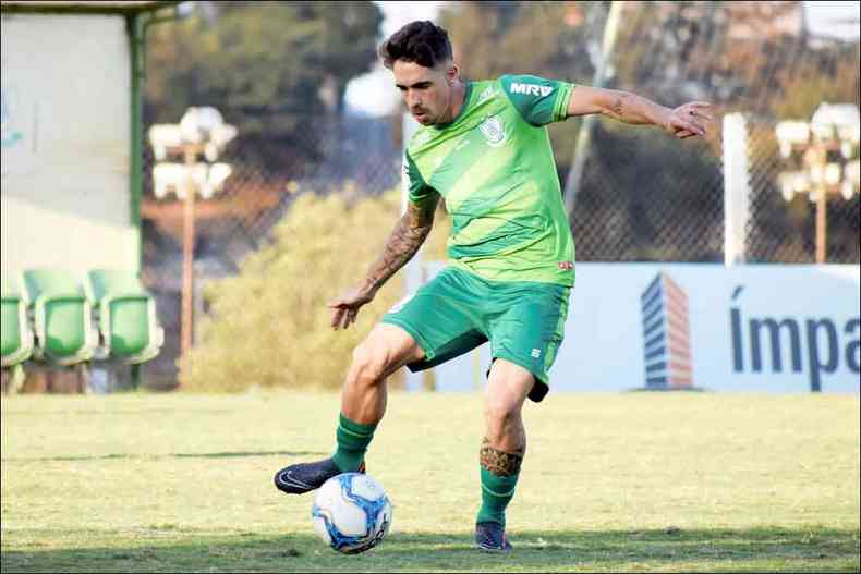 Neto Berola pode comear como titular em Bragana, mas h chance tambm para Marcelo Toscano(foto: Daniel Hott/Amrica/Divulgao)