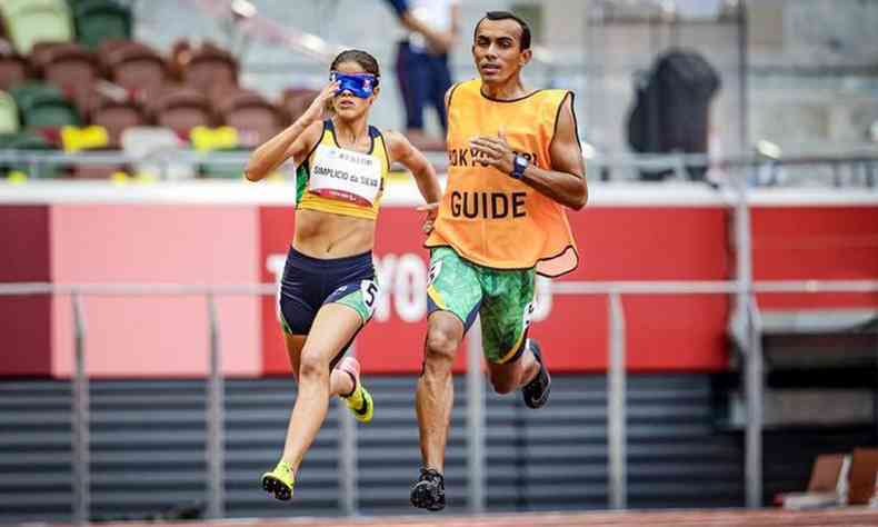 Thalita Simplcio - medalhista de prata nos 400m classe T11(foto: Reproduo/Instagram)